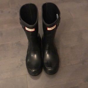 Black size 7 Hunter Rain Boots, mid calf. Worn and has scuffs on sides